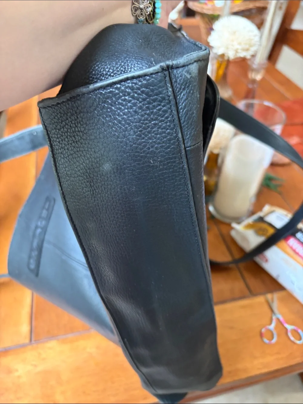 Fossil Black Leather Shoulder Tote with Front Zip Pocket vintage large size.